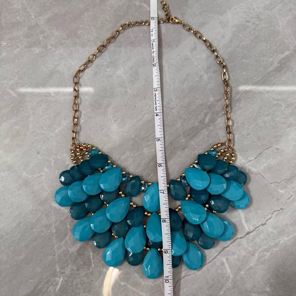 Francesca’s Statement Teardrop Bead Necklace - Picture 10 of 10